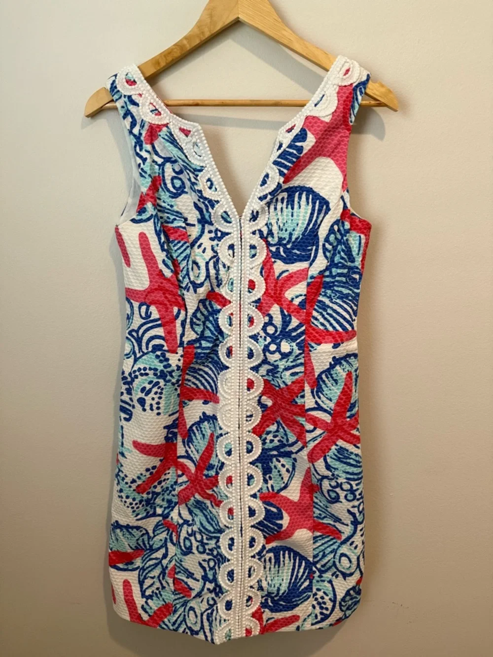Lilly Pulitzer Janice Sleeveless Shift Dress
She She Shells Starfish Size 4 blue - Picture 2 of 16